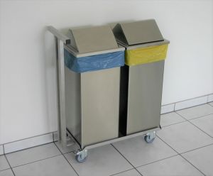 2 Abfallsammler mit Schwenkdeckel 70 Liter mit Rolli