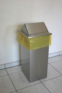 Abfallsammler mit Schwenkdeckel 70 Liter