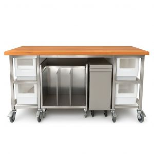 Backstation aus Edelstahl mit Buchenhoztischplatte | Links und rechts zwei Zutatenbehälter | mittig Sacktransporter mit 3 Abteilungen| mittig Mehlwagen 